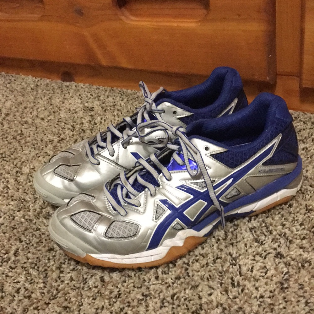 Volleyball shoes